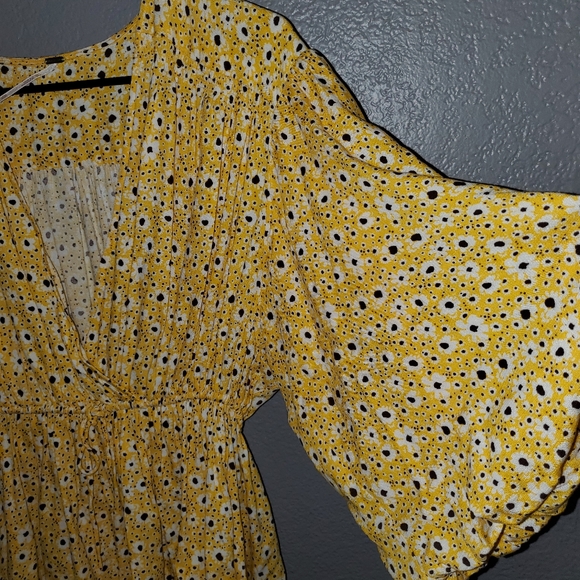 Free People Top puff sleeve drawstring waist 3/4 sleeve Yellow Floral XS 😍 - Picture 2 of 9